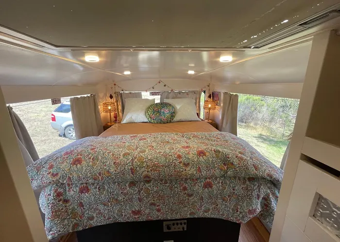 Bus - Tiny Home - 1980S Classic With Off Grid Elegance