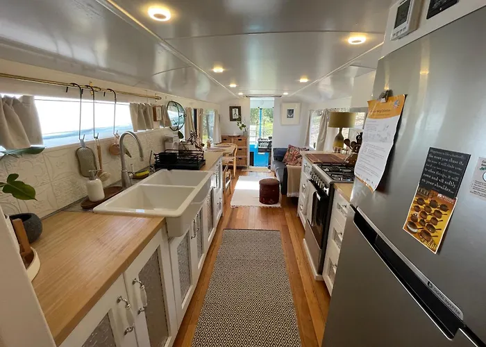 Bus - Tiny Home - 1980S Classic With Off Grid Elegance