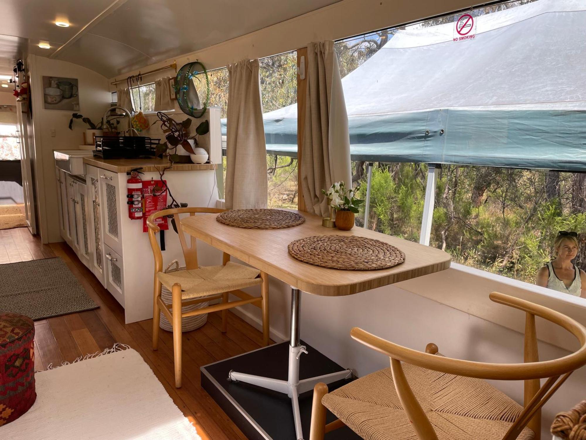 Bus - Tiny - 1980s Classic With Off Grid Elegance Holiday home